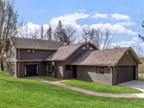 3388 Meadow Road , Cambridge, OH 43725