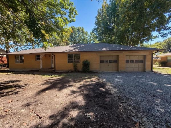 415 W Fulton Street, Van Alstyne, TX 75495