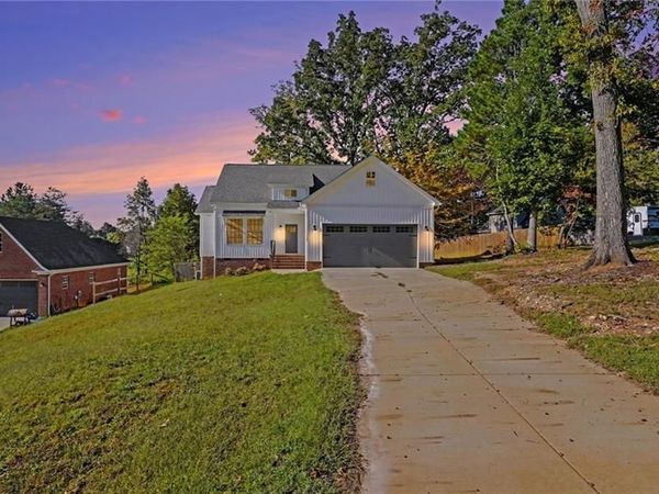 108 Daniels Street , Randleman, NC 27317