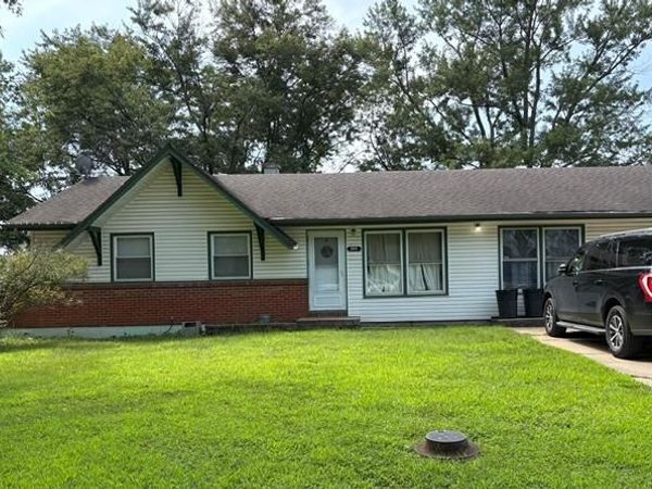 304 Morningside Drive, Richmond, MO 64085