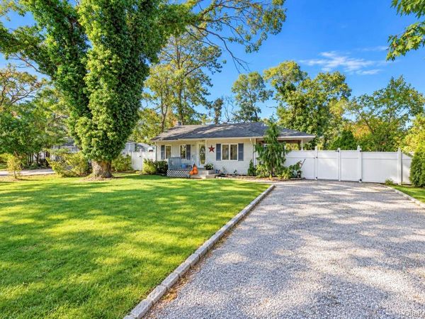 48 Hart Avenue , Flanders, NY 11901