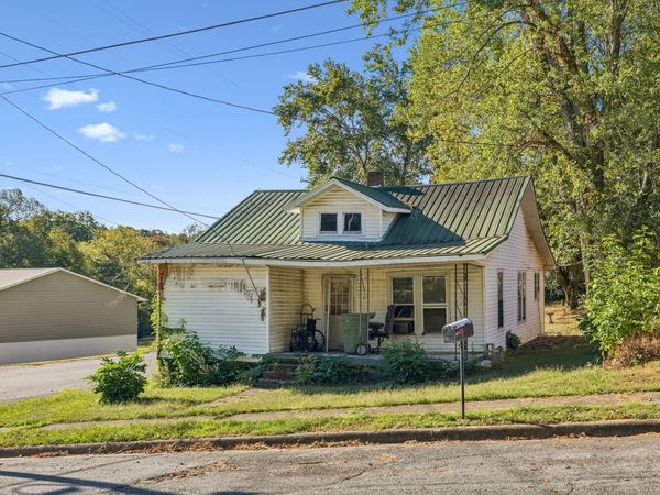 431 Parkes St , Lawrenceburg, TN 38464