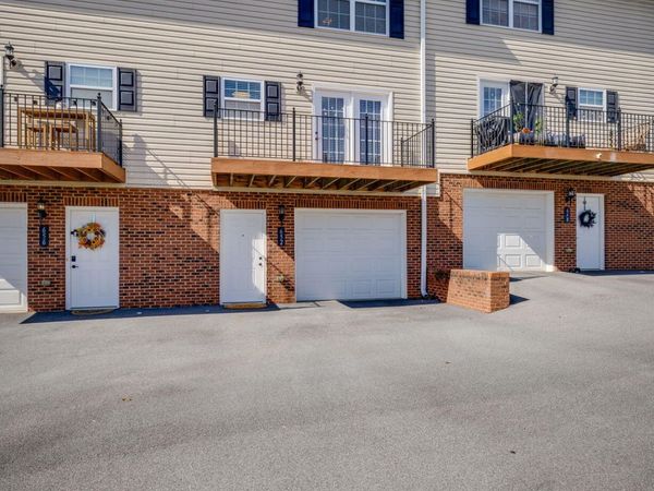 652 Grays Pointe Court, Johnson City, TN 37615