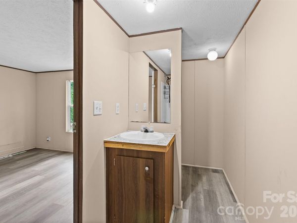 5540 Sparks Road , Hamptonville, NC 27020