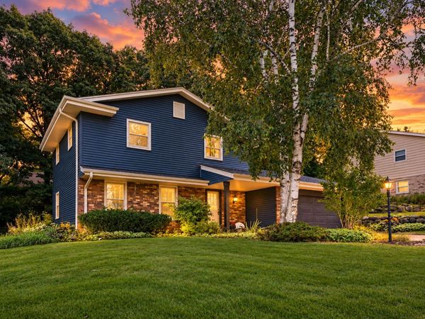706 Wexford Way, Hartland, WI 53029