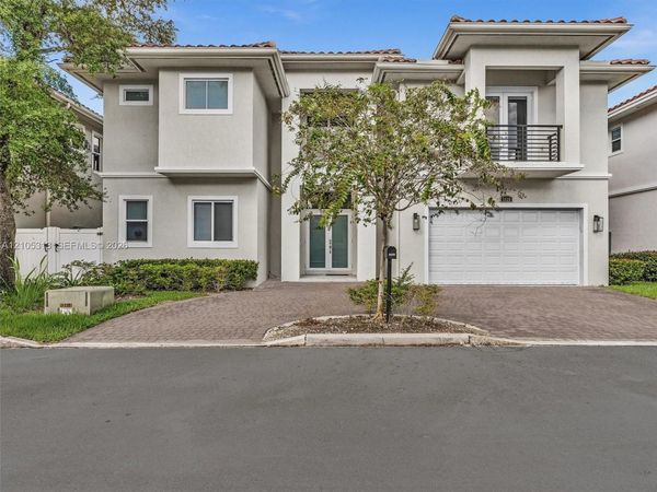 3539 Forest View Cir , Dania Beach, FL 33312