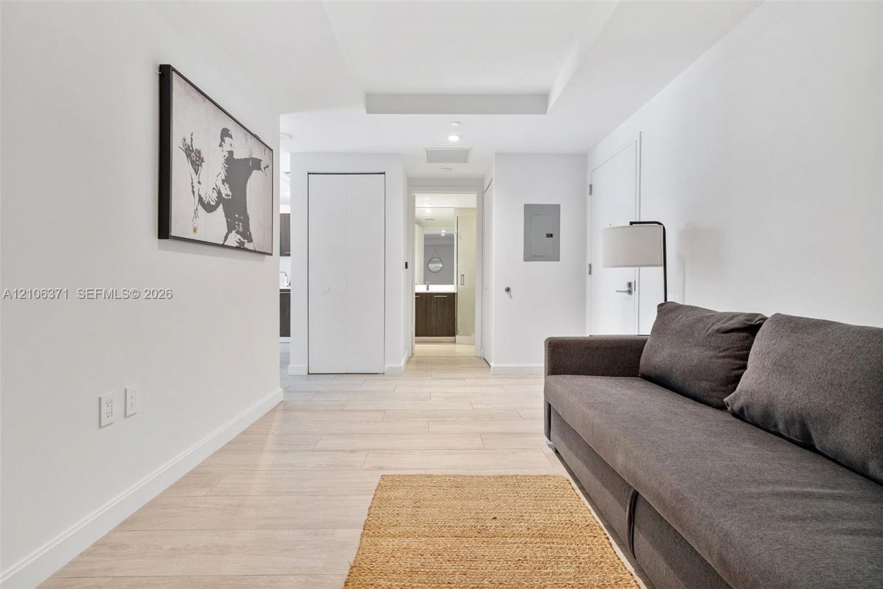 45 SW 9th St , Unit 1005, Miami, FL 33130 Photo