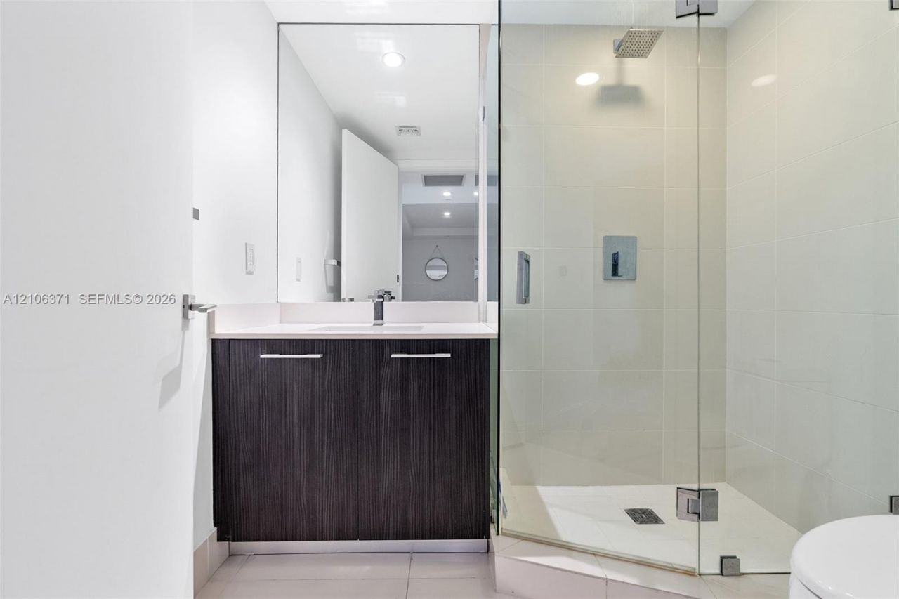 45 SW 9th St , Unit 1005, Miami, FL 33130 Photo