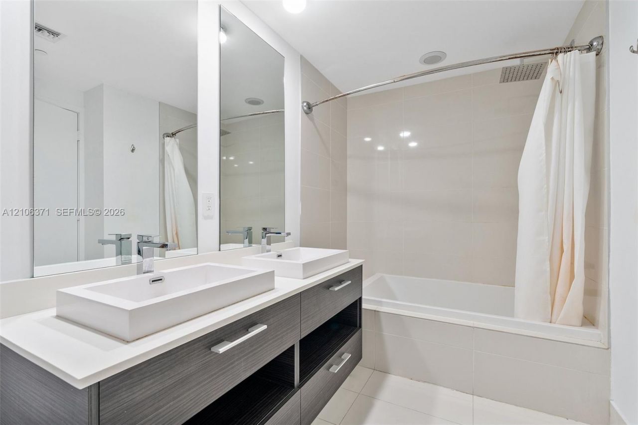 45 SW 9th St , Unit 1005, Miami, FL 33130 Photo