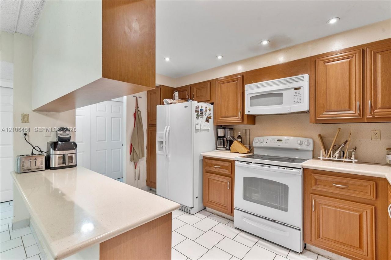 20401 NE 30th Ave , Unit 106-8, Aventura, FL 33180 Photo