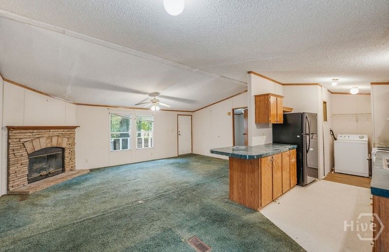 1388 Trask Parkway  Photo 7