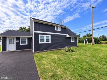 45 INWOOD ROAD, LEVITTOWN, PA 19057