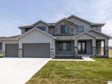 2449 N 211th Avenue, Elkhorn, NE 68022