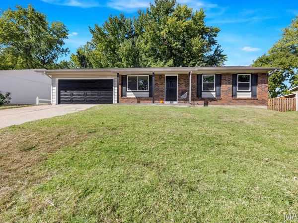 15 Country Hill Road, St Peters, MO 63376