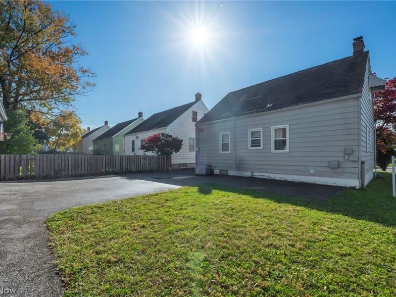 19409 Fairway Avenue , Maple Heights, OH 44137 Photo 15