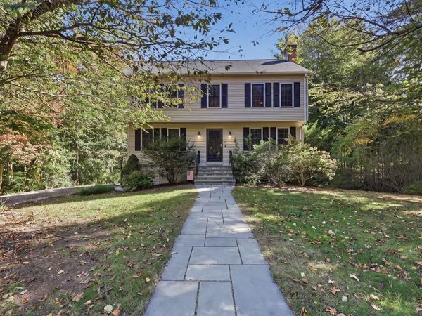 26 Hooksett Circle, Medway, MA 02053