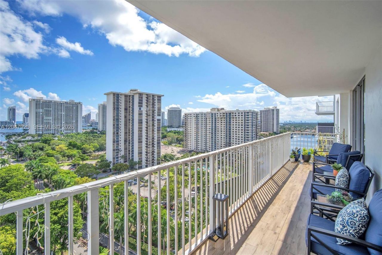 2851 NE 183rd St, Unit 1811-15 E, Aventura, FL 33160 Photo