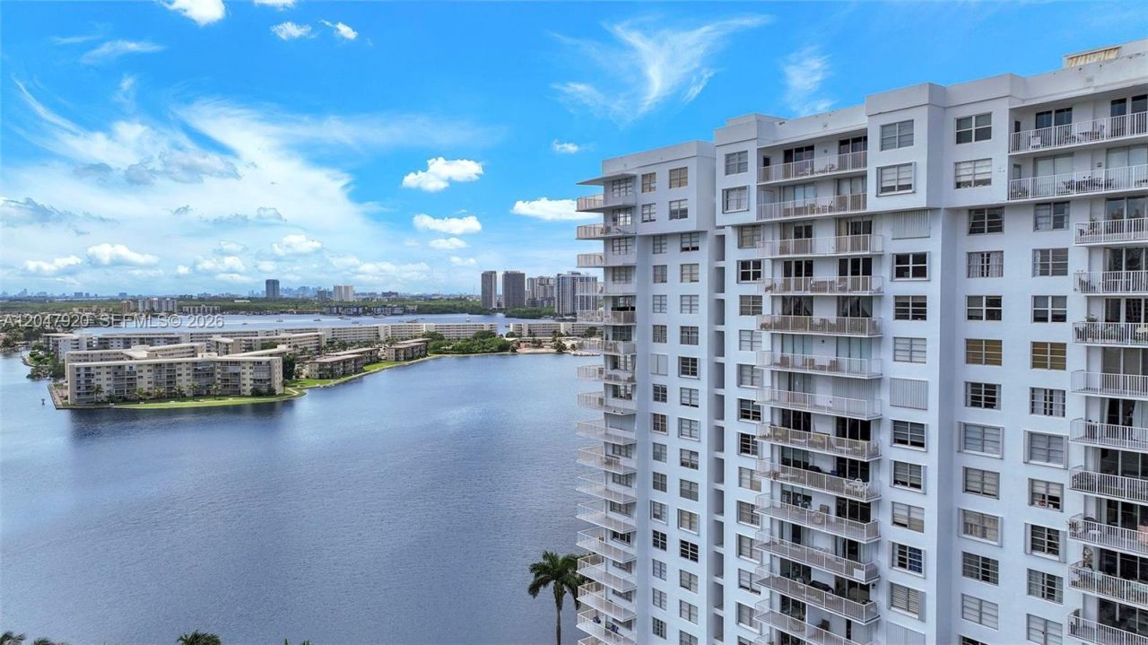 2851 NE 183rd St, Unit 1811-15 E, Aventura, FL 33160 Photo