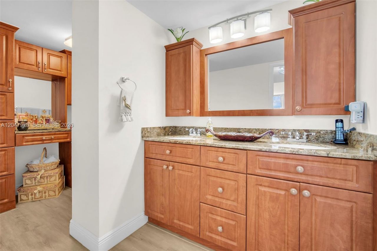 2851 NE 183rd St, Unit 1811-15 E, Aventura, FL 33160 Photo
