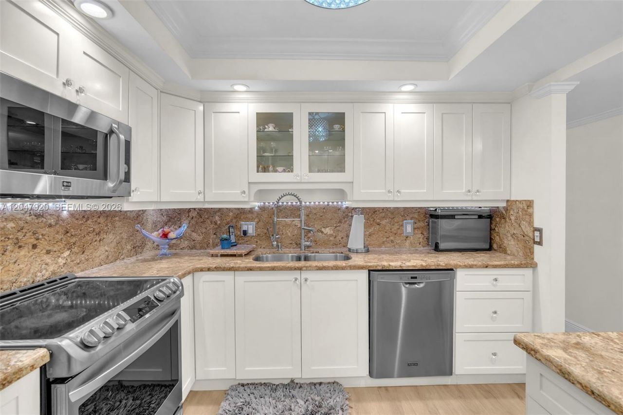 2851 NE 183rd St, Unit 1811-15 E, Aventura, FL 33160 Photo