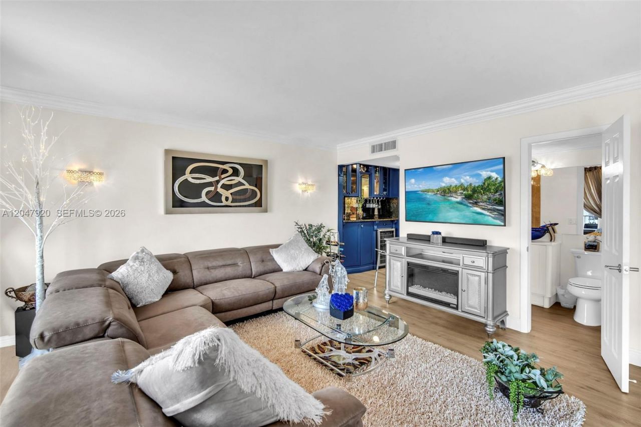2851 NE 183rd St, Unit 1811-15 E, Aventura, FL 33160 Photo