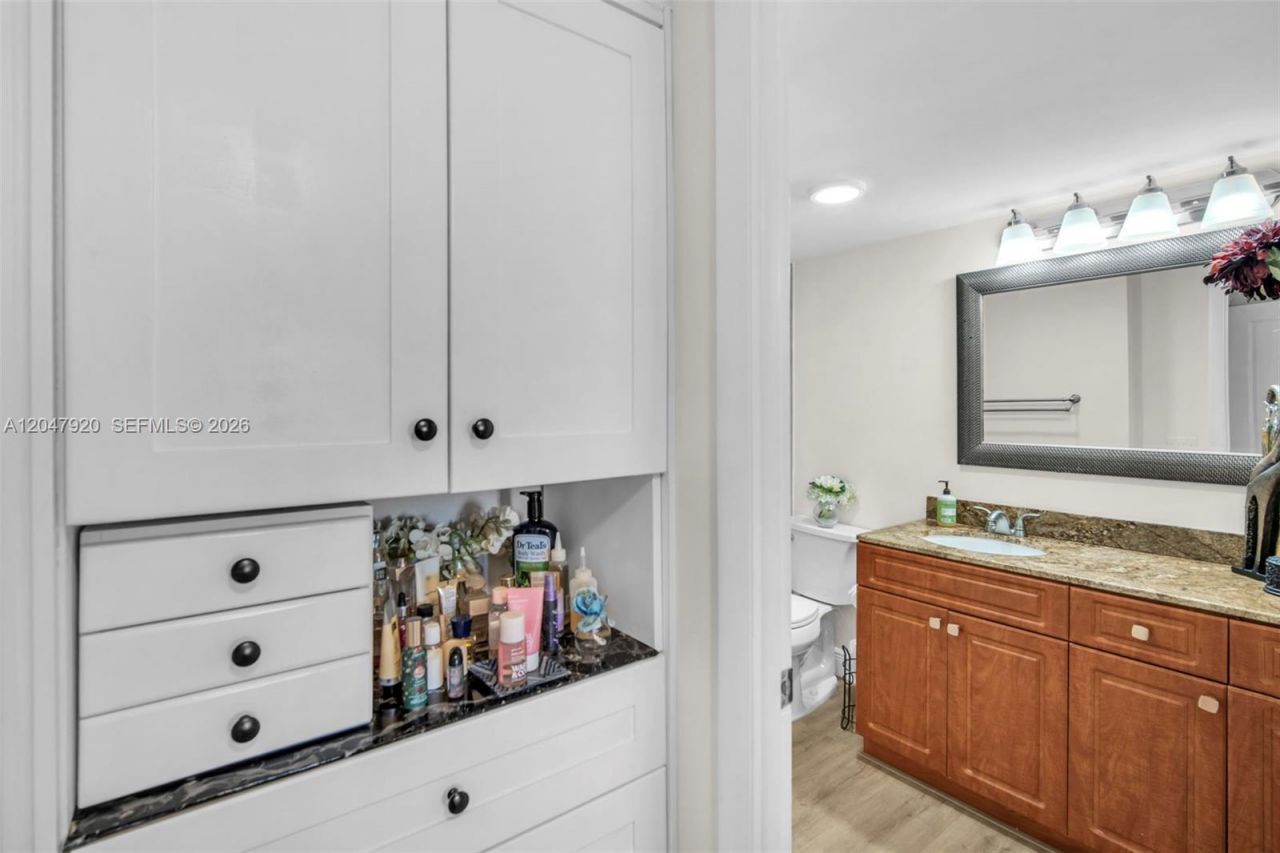 2851 NE 183rd St, Unit 1811-15 E, Aventura, FL 33160 Photo