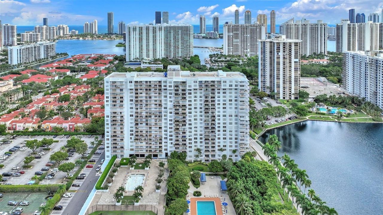 2851 NE 183rd St, Unit 1811-15 E, Aventura, FL 33160 Photo