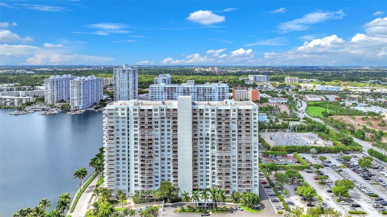 2851 NE 183rd St, Unit 1811-15 E, Aventura, FL 33160 Photo