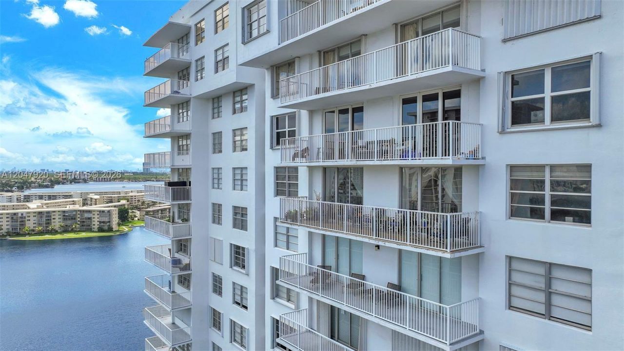 2851 NE 183rd St, Unit 1811-15 E, Aventura, FL 33160 Photo