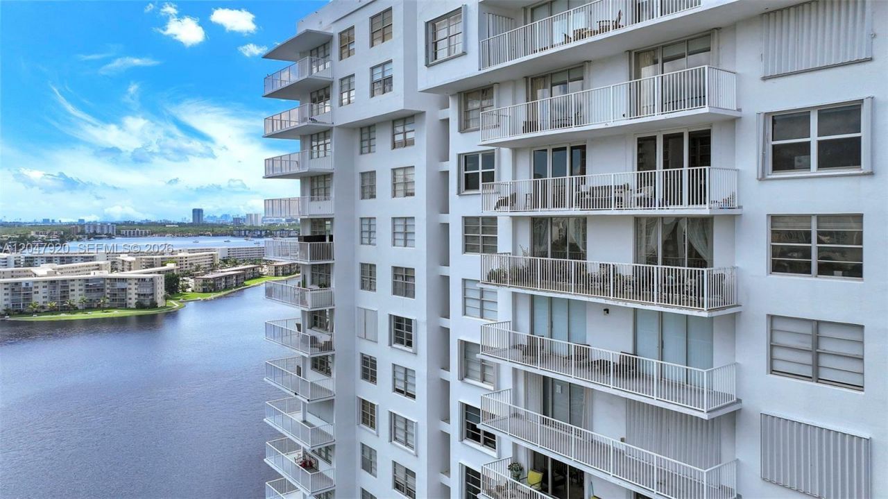 2851 NE 183rd St, Unit 1811-15 E, Aventura, FL 33160 Photo