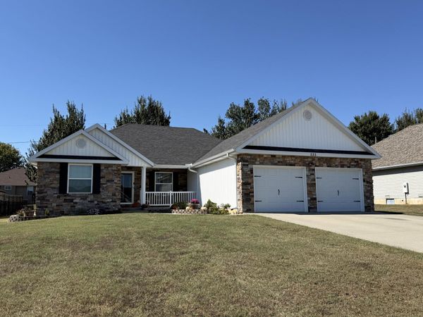 535 S Gary Avenue , Bolivar, MO 65613
