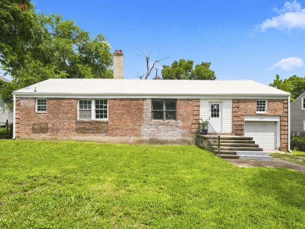 409 E Olive Street , Bolivar, MO 65613