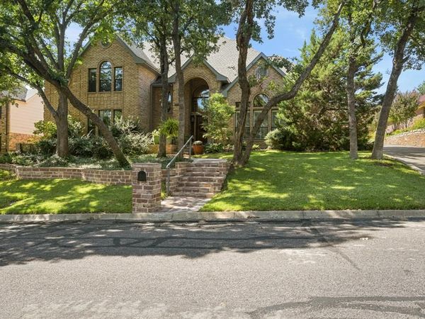 2104 Emerald Lake Drive, Arlington, TX 76013