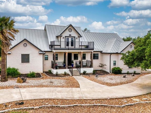 725 Winding VW, New Braunfels, TX 78132