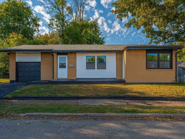 221 N SHERMAN Street, Lincoln, IL 62656