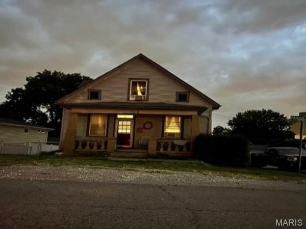 759 Pardella Avenue , St Louis, MO 63125