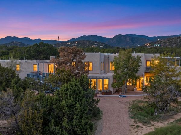 53 Camino Oriente, Santa Fe, NM 87508