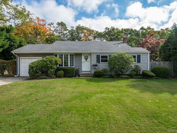 991 Gardiner Drive , Bay Shore, NY 11706