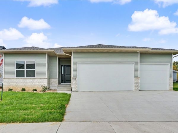 1280 Sand Prairie Drive , Iowa City, IA 52240