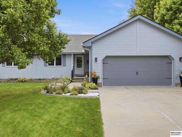 17015 Bohling Drive, Omaha, NE 68136
