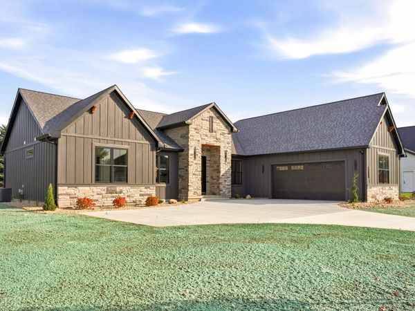 6060 Shadbush Drive, Saginaw, MI 48603