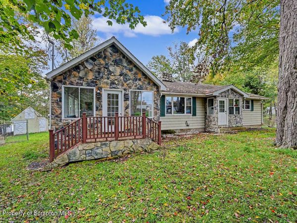 31 N 4th Street , Gouldsboro, PA 18424