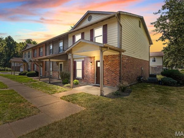 39 Park Charles Boulevard S, St Peters, MO 63376