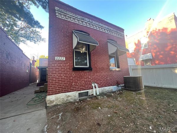 2222 Montana Street , St Louis, MO 63118