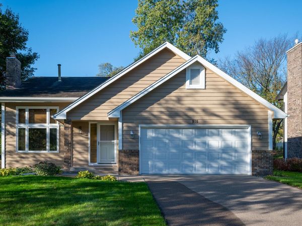 915 Park Knoll Drive, Eagan, MN 55123