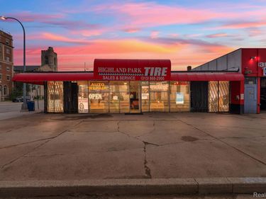 13145 Woodward Avenue , Highland Park, Mi 48203