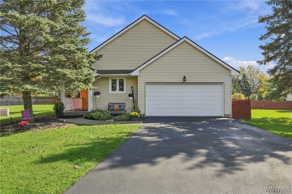 771 Robin Road, Buffalo, NY 14228 Main Photo