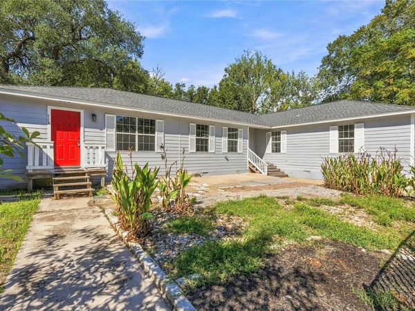 417 N Blanco ST, Lockhart, TX 78644