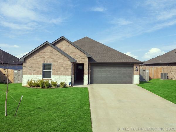 7412 N 155th East Avenue , Owasso, OK 74055