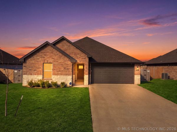 7412 N 155th East Avenue , Owasso, OK 74055